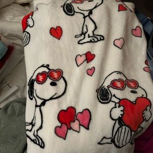 Adorable Snoopy blanket - White with Red and Pink Hearts